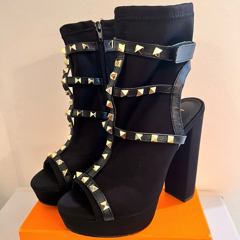Boots size 8